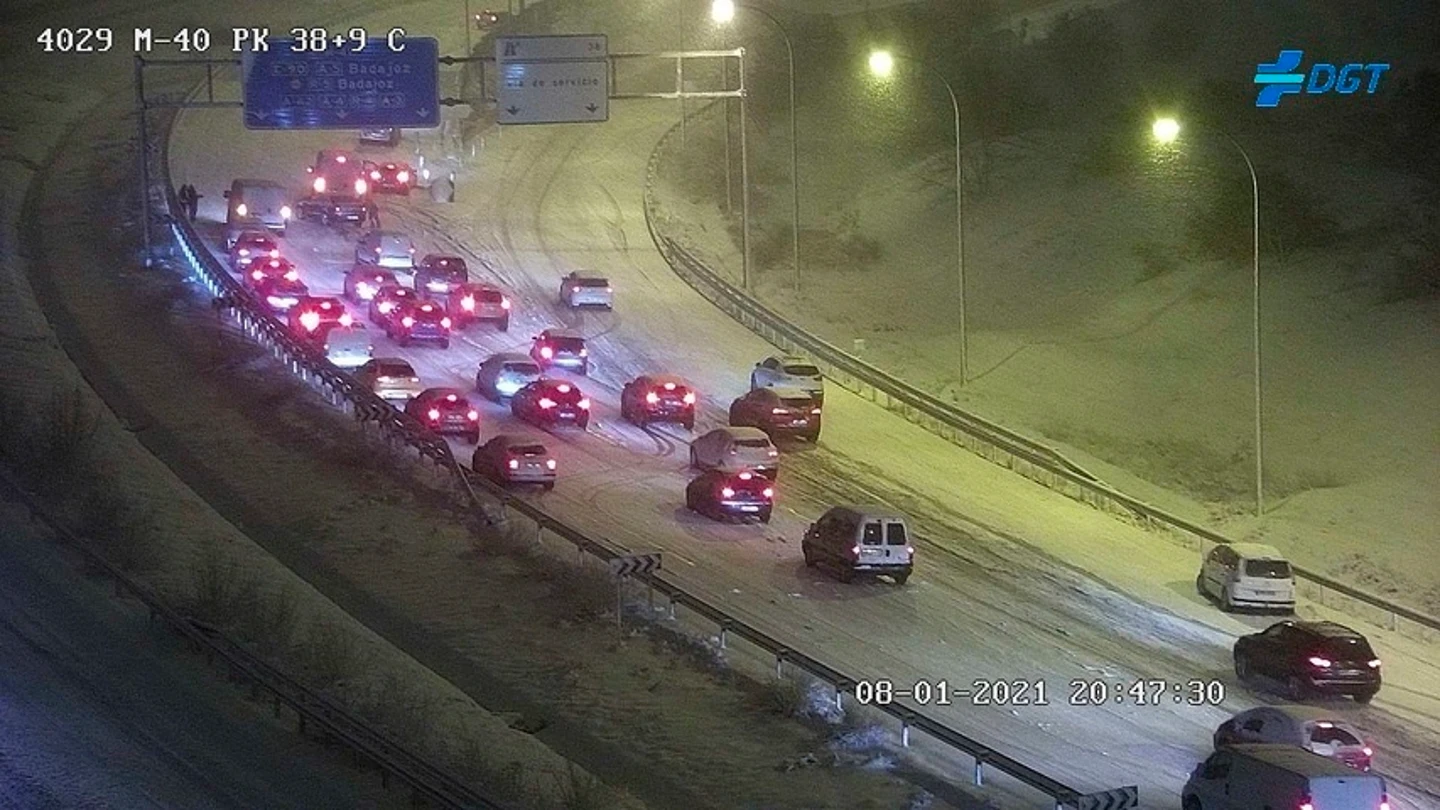 Imagen facilitada por la DGT del colapso en la M-40 Imagen facilitada por la DGT del colapso en la M-40