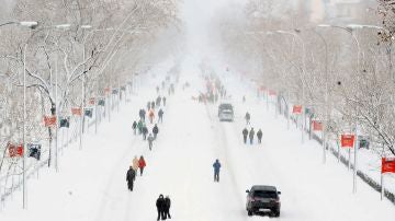 El Paseo de la Castellana de Madrid, cubierto por la nieve