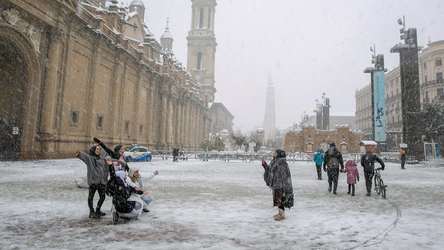 Imagen de la nevada en Zaragoza Imagen de la nevada en Zaragoza