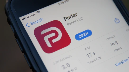 Parler, el 'refugio' de los pro-Trump, vetado por Google y Apple Parler, el 'refugio' de los pro-Trump, vetado por Google y Apple