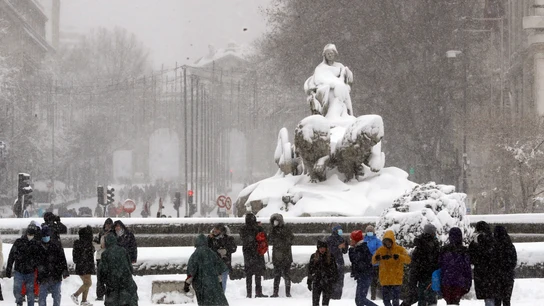 Vista de la plaza de la Cibeles de Madrid, este sábado, cubierto de nieve tras el paso de la borrasca Filomena. Vista de la plaza de la Cibeles de Madrid, este sábado, cubierto de nieve tras el paso de la borrasca Filomena.