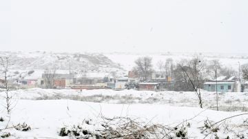 Vista de la Cañada Real cubierta de nieve en Madrid