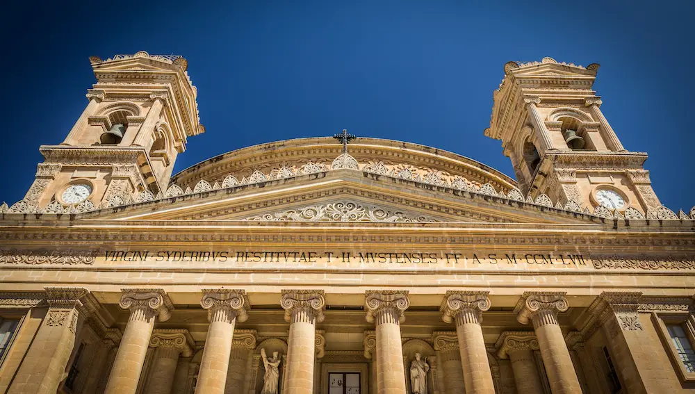 Relojes en las iglesias de Malta