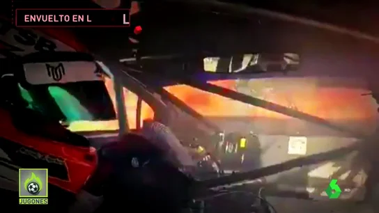 Un coche empieza a arder en plena carrera del campeonato argentino Súper TC2000 Un coche empieza a arder en plena carrera del campeonato argentino Súper TC2000
