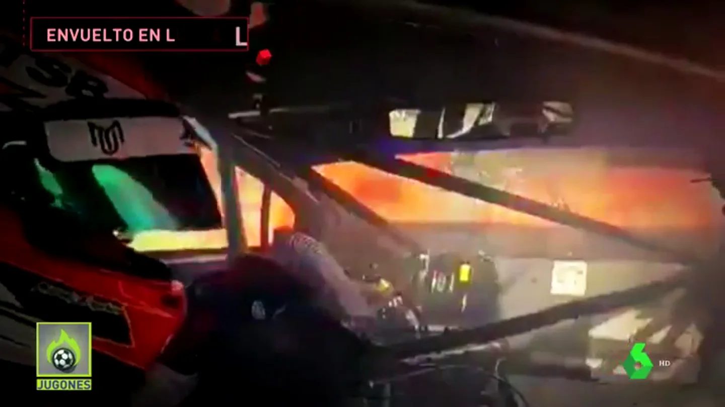 Un coche empieza a arder en plena carrera del campeonato argentino Súper TC2000 Un coche empieza a arder en plena carrera del campeonato argentino Súper TC2000