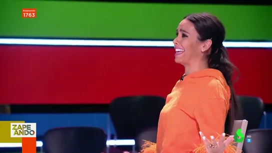 El 'cabreo' de Cristina Pedroche por el "bullying" de sus compañeros en Zapeando: "Me ponéis muy nerviosa, yo no os corto a vosotros" El 'cabreo' de Cristina Pedroche por el "bullying" de sus compañeros en Zapeando: "Me ponéis muy nerviosa, yo no os corto a vosotros"