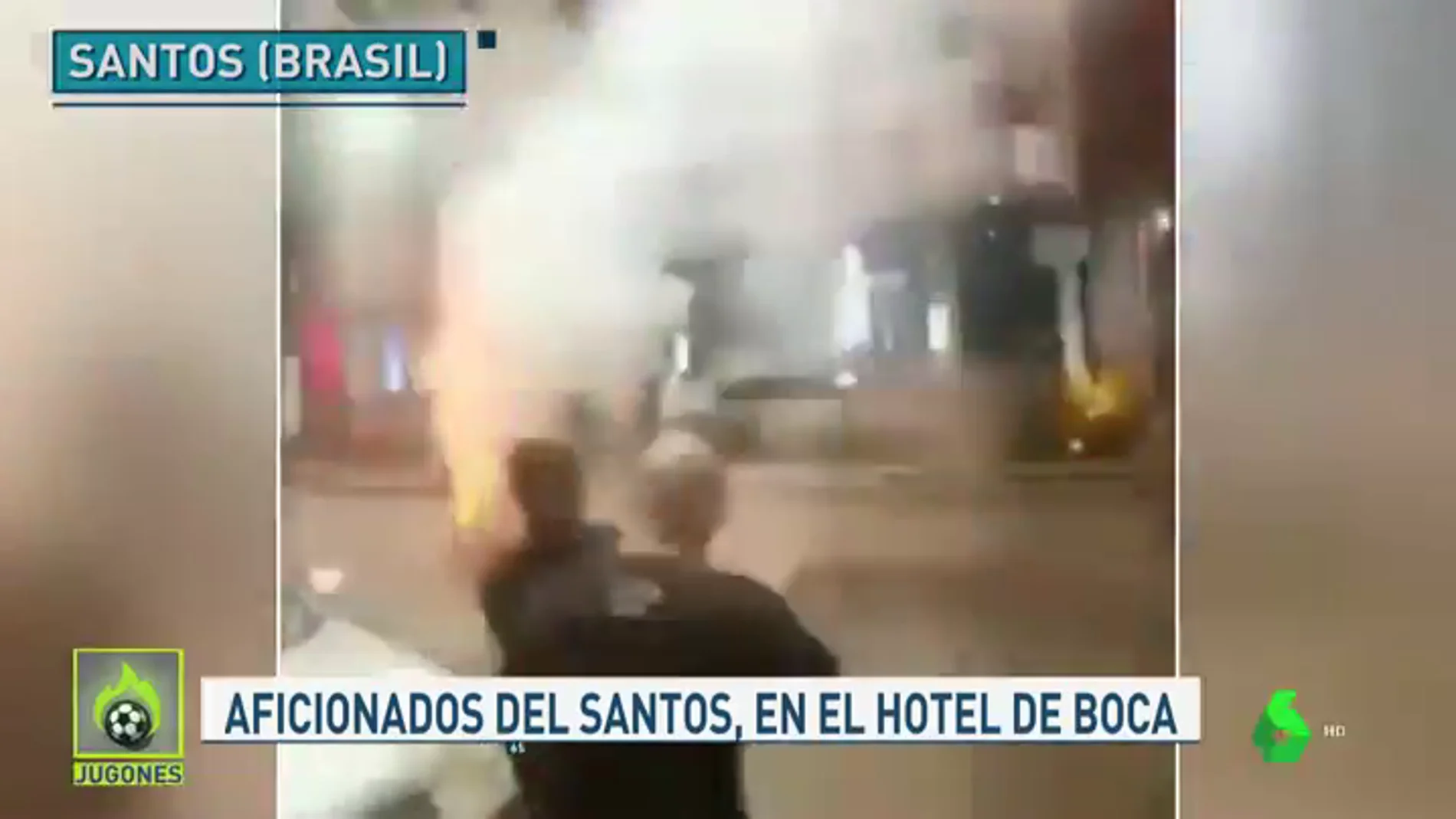 De locos: ultras del Santos tiran cohetes en el hotel de Boca Juniors en mitad de la noche