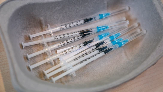 Varias jeringuillas vacías a la espera de la llegada de dosis contra el coronavirus. Varias jeringuillas vacías a la espera de la llegada de dosis contra el coronavirus.