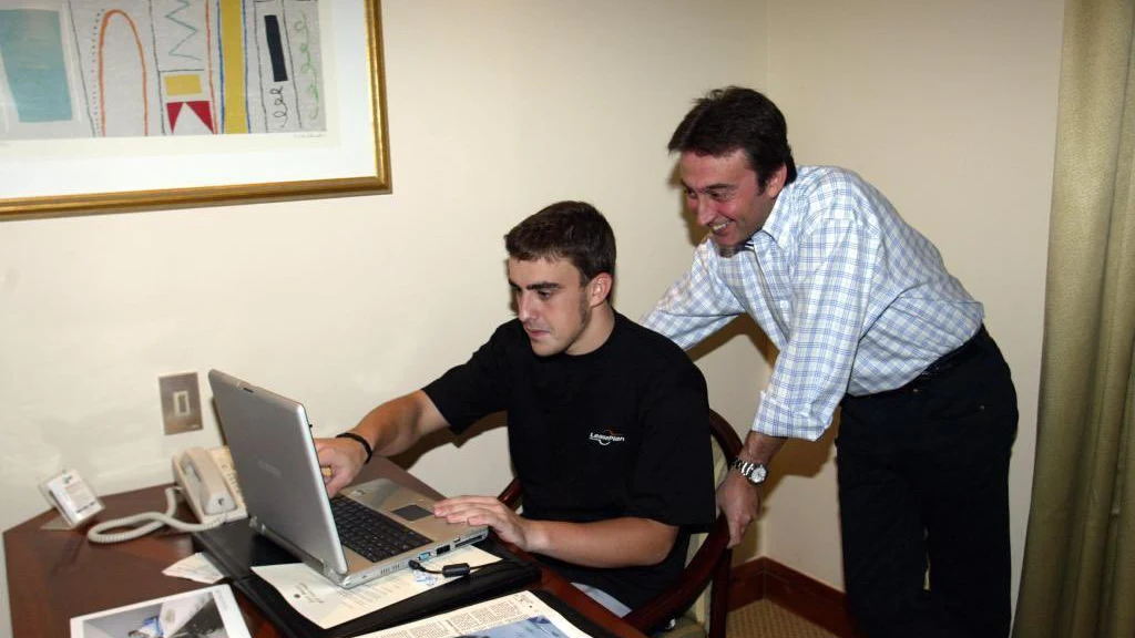 Fernando Alonso, junto a Adrián Campos Fernando Alonso, junto a Adrián Campos