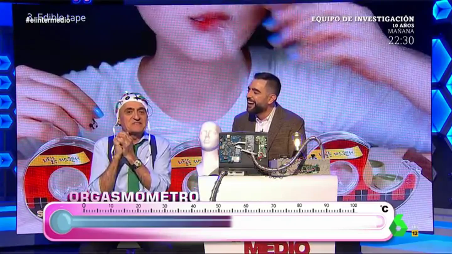 Dani Mateo somete a Wyoming al 'orgasmómetro' en directo: esta es su divertida reacción al ASMR Dani Mateo somete a Wyoming al 'orgasmómetro' en directo: esta es su divertida reacción al ASMR