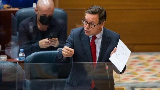 El diputado del Partido Popular, Alfonso Serrano Sánchez-Capuchino en una sesión en octubre Vacunas Madrid