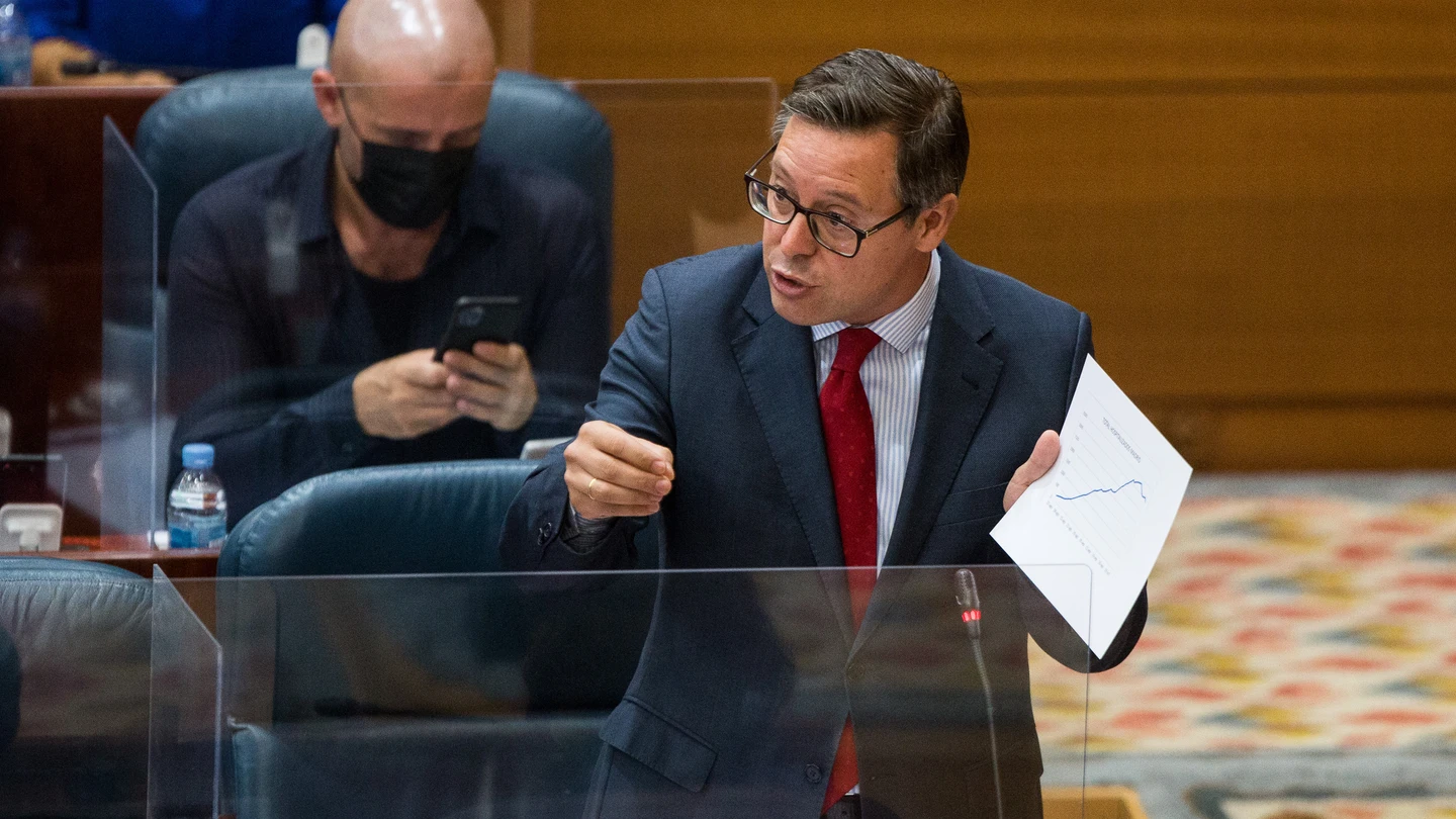 El diputado del Partido Popular, Alfonso Serrano Sánchez-Capuchino en una sesión en octubre Vacunas Madrid