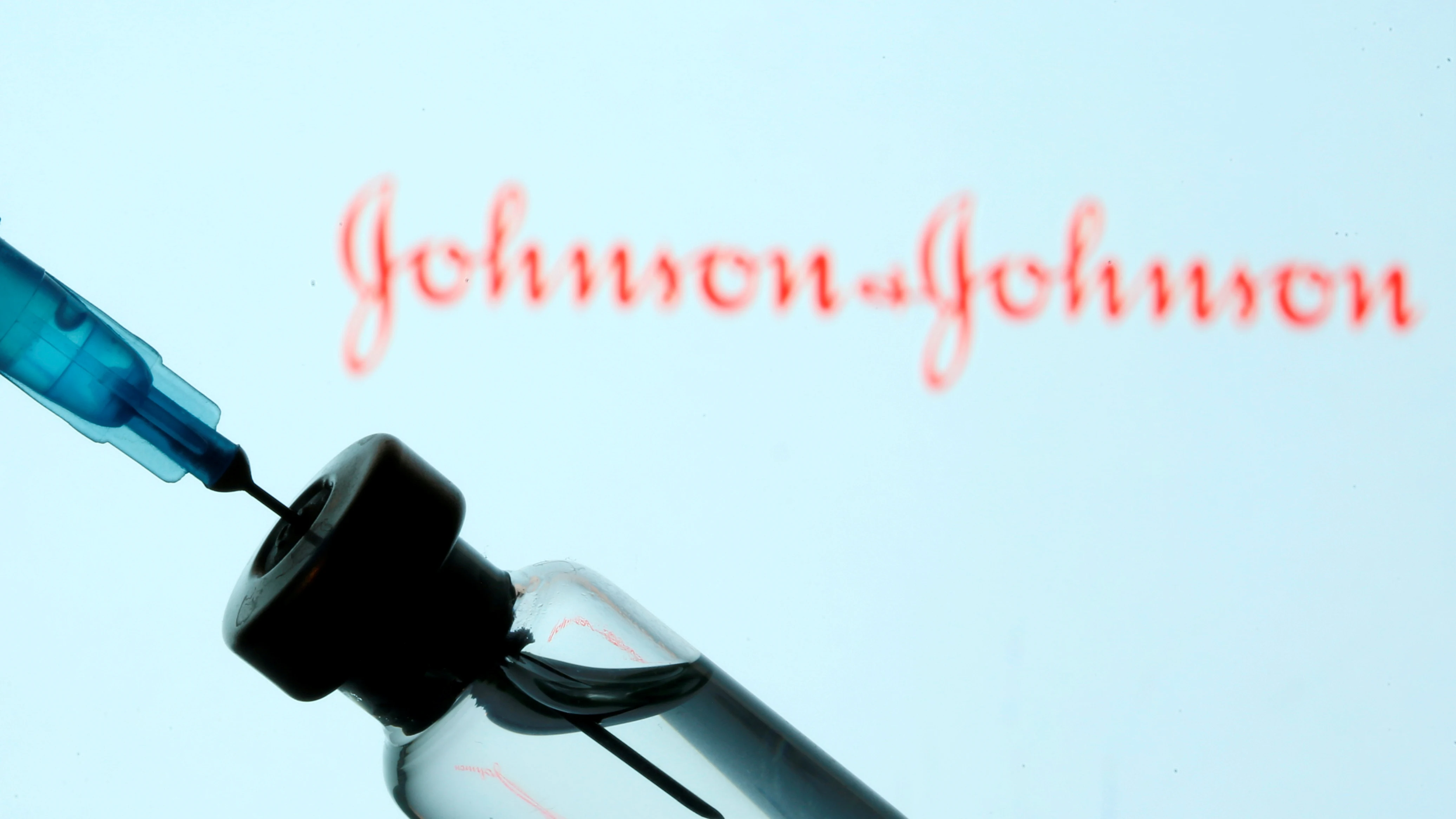 Un vial de la vacuna de Johnson & Johnson