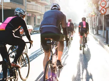 Ciclistas circulando por las calles Ciclistas circulando por las calles