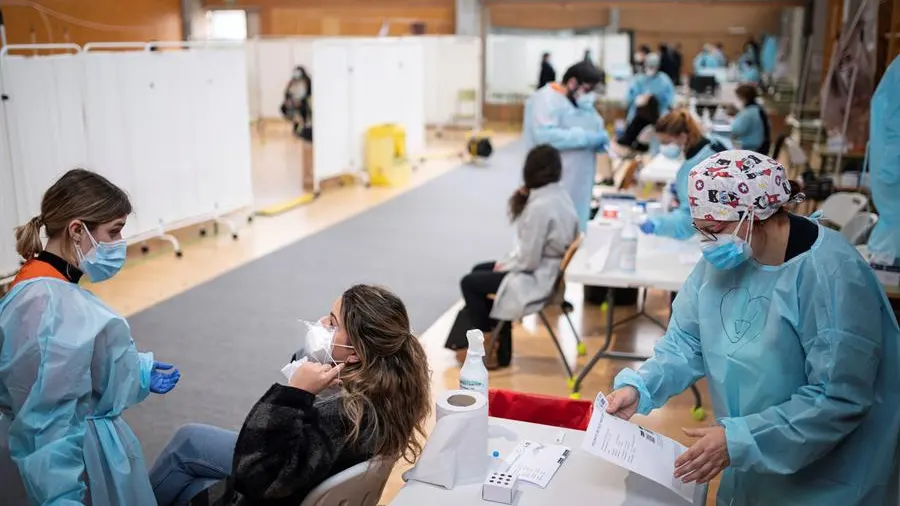 Test de antígenos a jóvenes en Alcalá de Henares