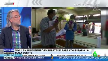 Víctor Amela confiesa que "un psicomago" le recetó "enterrarse vivo" para atraer a la suerte y "vivir hasta los 100 años"