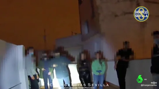 Imagen de jóvenes celebrando una fiesta ilegal en Sevilla Imagen de jóvenes celebrando una fiesta ilegal en Sevilla