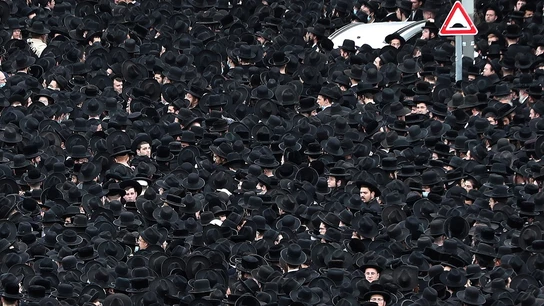 Imagen de ultraortodoxos en el funeral de un rabino Imagen de ultraortodoxos en el funeral de un rabino