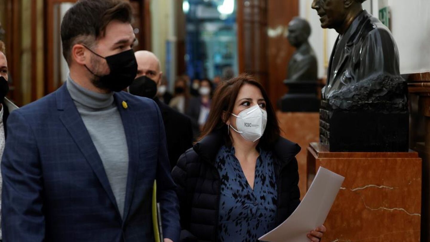 La portavoz socialista, Adriana Lastra, y el portavoz de ERC, Gabriel Rufi&aacute;n