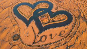 Dubai Love Lakes