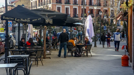 Terraza de un restaurante en el distrito de La Latina en Madrid (España), a 1 de febrero de 2021 Restricciones coronavirus España