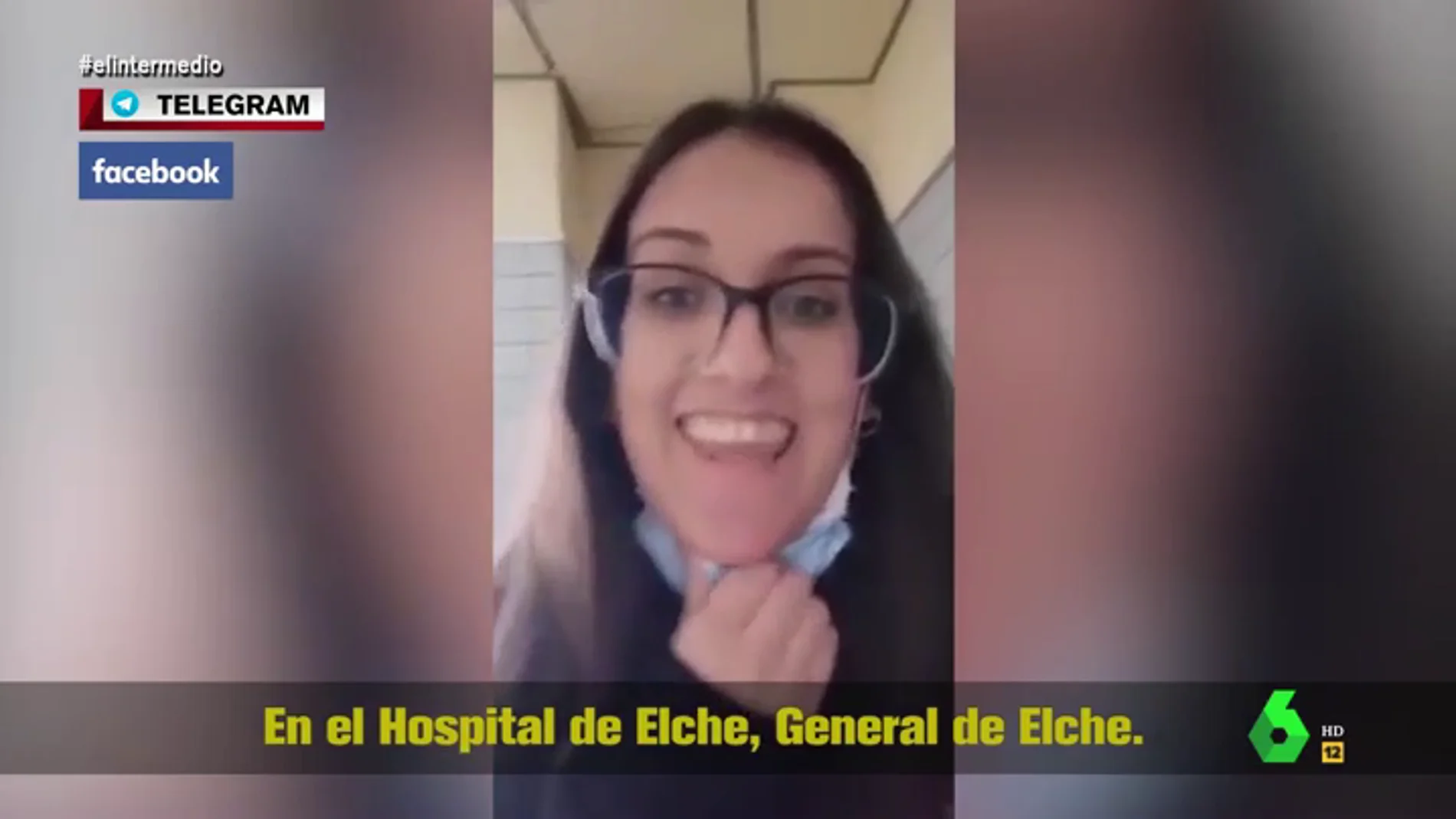 La surrealista grabación de una negacionista en un hospital con felicitaciones de su novio incluidas: "¡Ole, qué huevos tienes!"