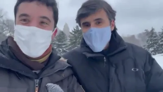 El encuentro casual entre Emilio Domenech y Sandro Pozzi en Nueva York: al fin se conocen en persona tras meses en laSexta El encuentro casual entre Emilio Domenech y Sandro Pozzi en Nueva York: al fin se conocen en persona tras meses en laSexta