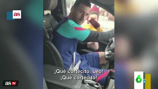 La divertida confesión de un fan a Leo Messi cuando se lo encuentra en un semáforo La divertida confesión de un fan a Leo Messi cuando se lo encuentra en un semáforo