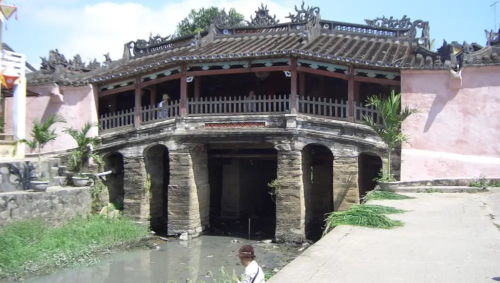 Puente-pagoda Chùa Câu