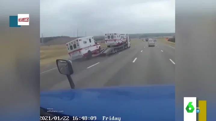 El misterioso vídeo viral de una ambulancia que circula sin conductor en plena autopista