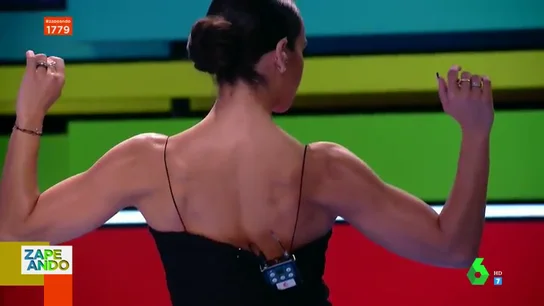 Cristina Pedroche fascina en directo con su espectacular vestido: "Es la primera vez que me pongo algo de Chanel" Cristina Pedroche fascina en directo con su espectacular vestido: "Es la primera vez que me pongo algo de Chanel"