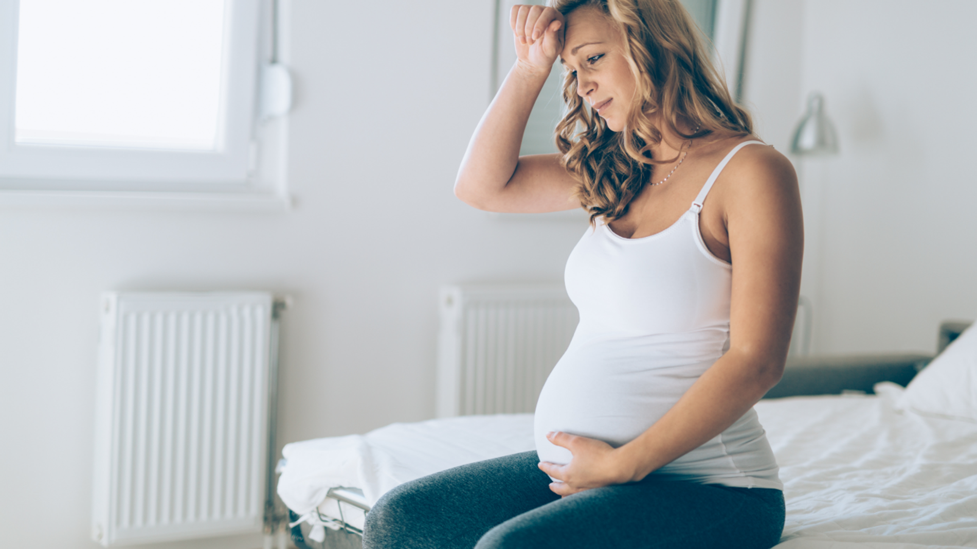 Una mujer embarazada con síntomas de coronavirus