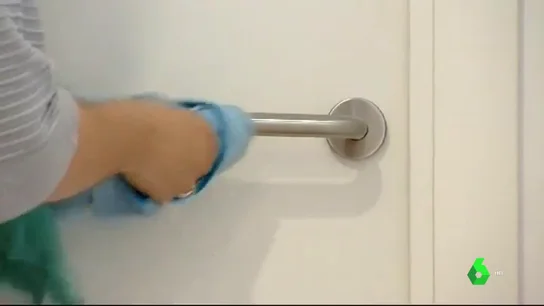 Lo que sabemos de la COVID-19 un año después: el contagio es mínimo en superficies y ventilar es clave Lo que sabemos de la COVID-19 un año después: el contagio es mínimo en superficies y ventilar es clave