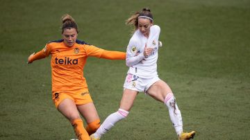 Asllani, en una acción contra el Valencia