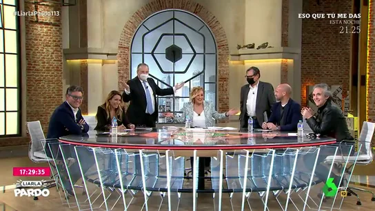 El divertido momento en el que Marhuenda y Carmona se cuelan en el plató de Liarla Pardo antes de tiempo El divertido momento en el que Marhuenda y Carmona se cuelan en el plató de Liarla Pardo antes de tiempo