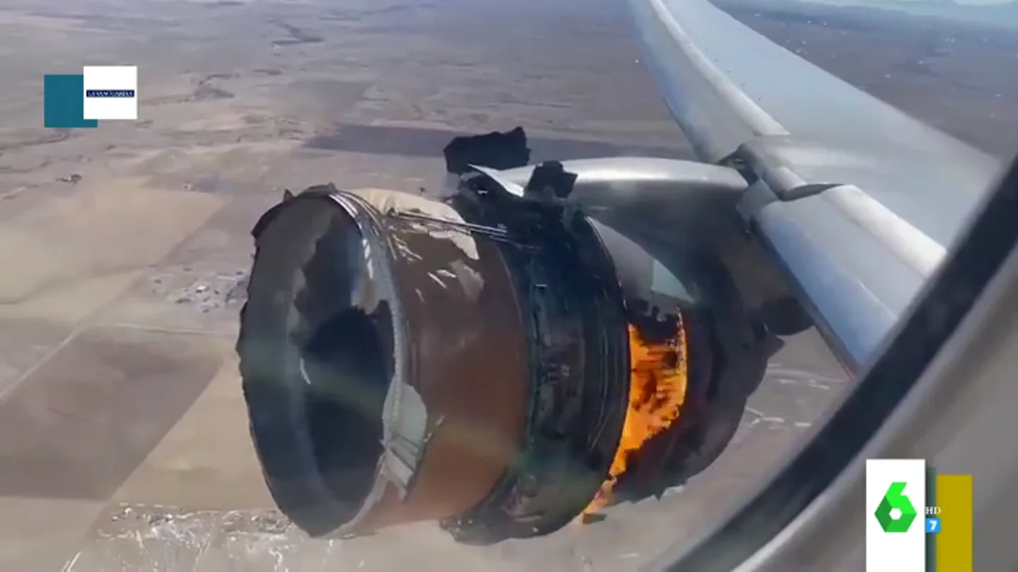 El impactante vídeo que muestra cómo se vio desde dentro del avión las llamas del motor que ardió en pleno vuelo El impactante vídeo que muestra cómo se vio desde dentro del avión las llamas del motor que ardió en pleno vuelo