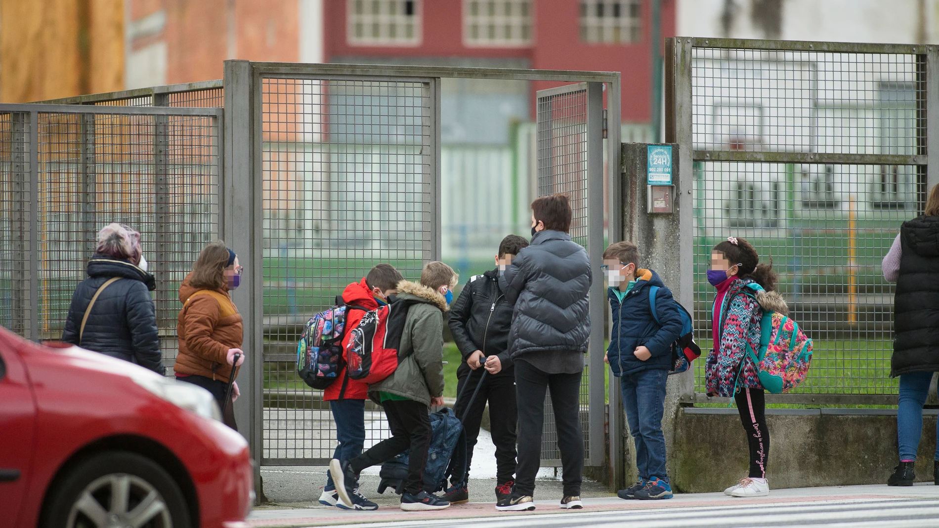 Un grupo de niños en un colegio de Luego, Galicia