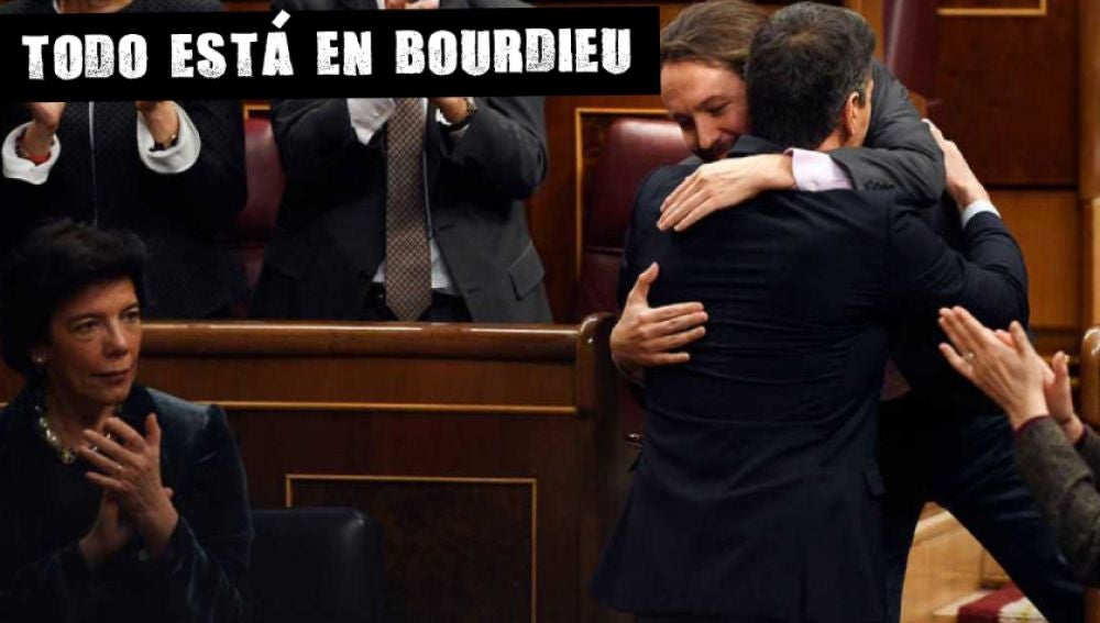 Abrazo de Pablo Iglesias y Pedro Sánchez en el Congreso