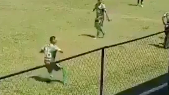 Jugador de Batanecos finge una agresión Jugador de Batanecos finge una agresión