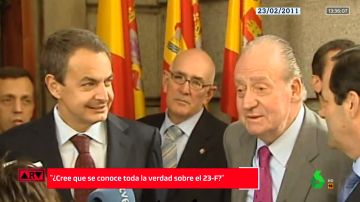 Imagen de hemeroteca del rey emérito junto a Zapatero y Bono