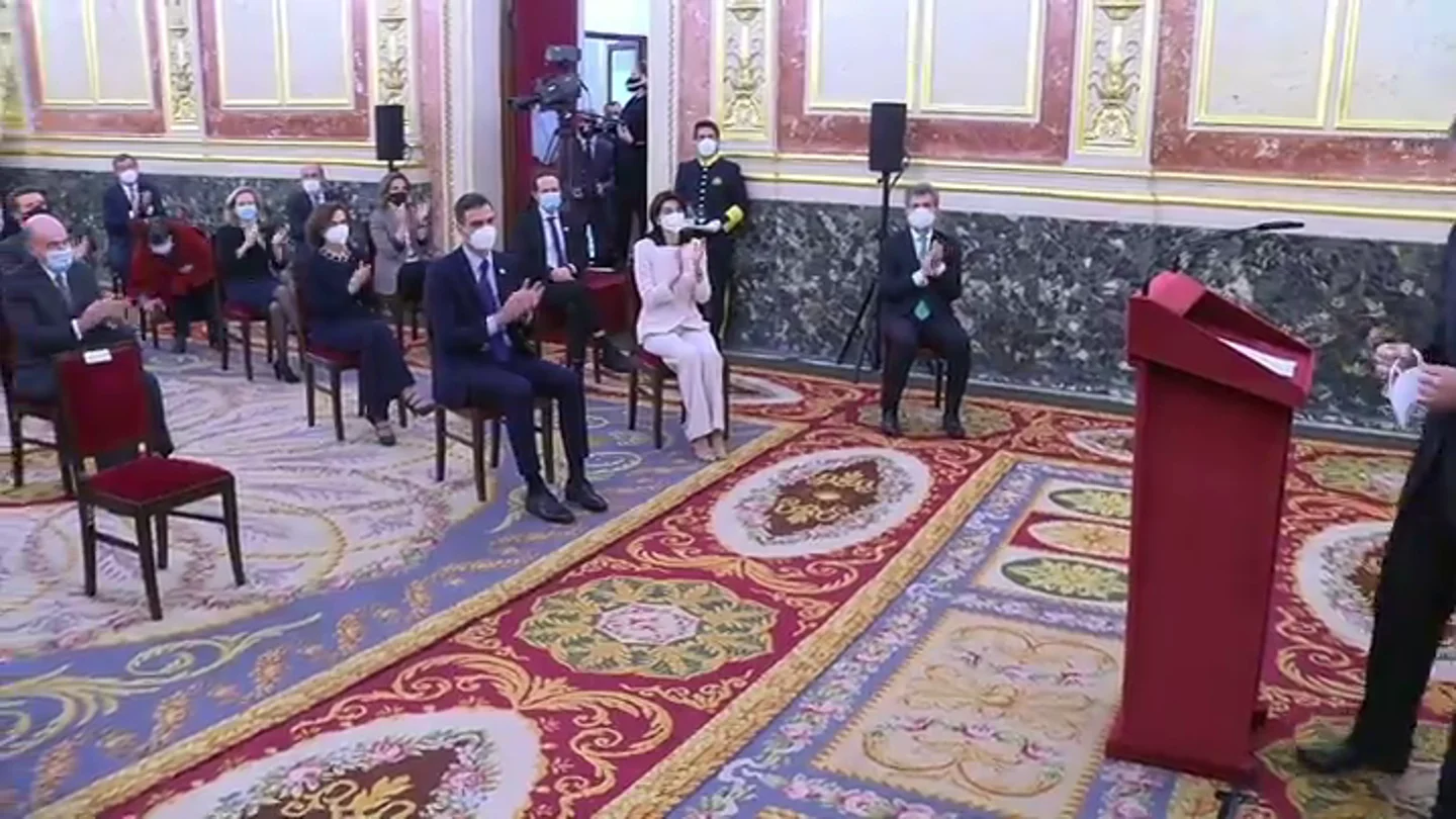 Pablo Iglesias no aplaude al rey Felipe VI en el acto de conmemoración del 23F Pablo Iglesias no aplaude al rey Felipe VI en el acto de conmemoración del 23F