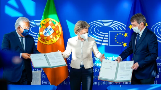 Firma del reglamento por el que se estable el Mecanismo de Recuperación y Resiliencia el pasado 11 de febrero en el Parlamento Europeo Firma del reglamento por el que se estable el Mecanismo de Recuperación y Resiliencia el pasado 11 de febrero en el Parlamento Europeo