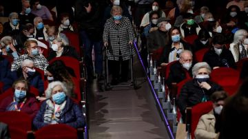 El Teatro EDP Gran Vía celebra una función especial para los mayores de residencias de Madrid inmunizados