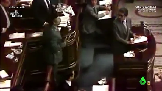 Vídeo manipulado - Lo que no se vio del 23F: así cantó Antonio Tejero en pleno Congreso Vídeo manipulado - Lo que no se vio del 23F: así cantó Antonio Tejero en pleno Congreso