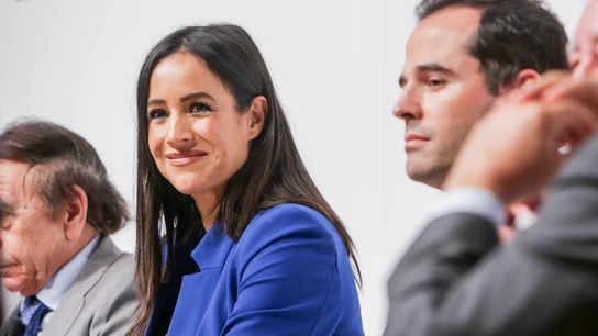 La vicealcaldesa de Madrid, Begoña Villacís y el vicepresidente de la Comunidad de Madrid, Ignacio Aguado, en una mesa redonda Aguado y Villacís