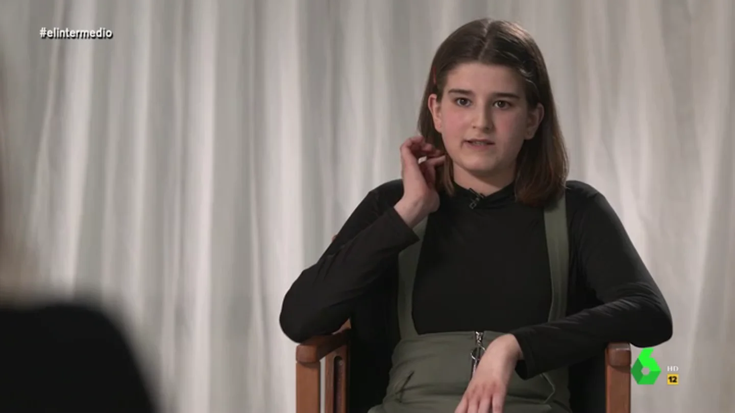 La rotunda respuesta de una niña trans a la intrusiva pregunta sobre sus genitales: "No te va a cambiar la vida por saber lo que tengo ahí abajo" La rotunda respuesta de una niña trans a la intrusiva pregunta sobre sus genitales: "No te va a cambiar la vida por saber lo que tengo ahí abajo"