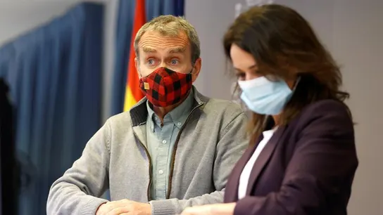 La secretaria de Estado de Sanidad, Silvia Calzón y el director del Centro de Coordinación de Alertas y Emergencias Sanitarias, Fernando Simón. La secretaria de Estado de Sanidad, Silvia Calzón y el director del Centro de Coordinación de Alertas y Emergencias Sanitarias, Fernando Simón.