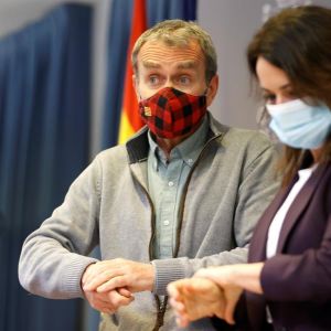 La secretaria de Estado de Sanidad, Silvia Calzón y el director del Centro de Coordinación de Alertas y Emergencias Sanitarias, Fernando Simón. La secretaria de Estado de Sanidad, Silvia Calzón y el director del Centro de Coordinación de Alertas y Emergencias Sanitarias, Fernando Simón.