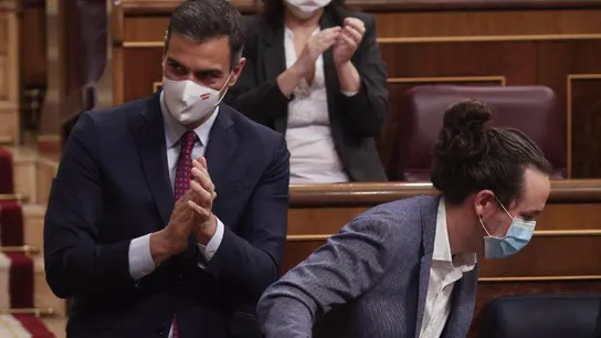 El presidente del Gobierno, Pedro Sánchez, y el vicepresidente Pablo Iglesias Sánchez e Iglesias
