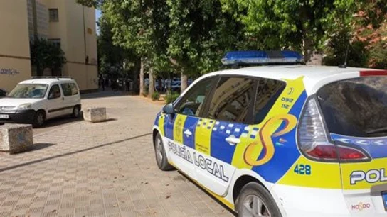 Coche patrulla de la Policía Local de Sevilla Coche patrulla de la Policía Local de Sevilla